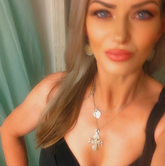 Meet your Posher, Jessica - Picture 1 of 1